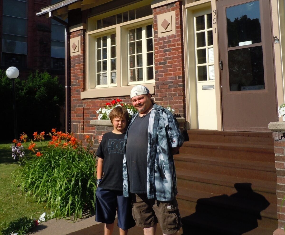 Single Dad Provides for Five Kids with Help from Food Bank