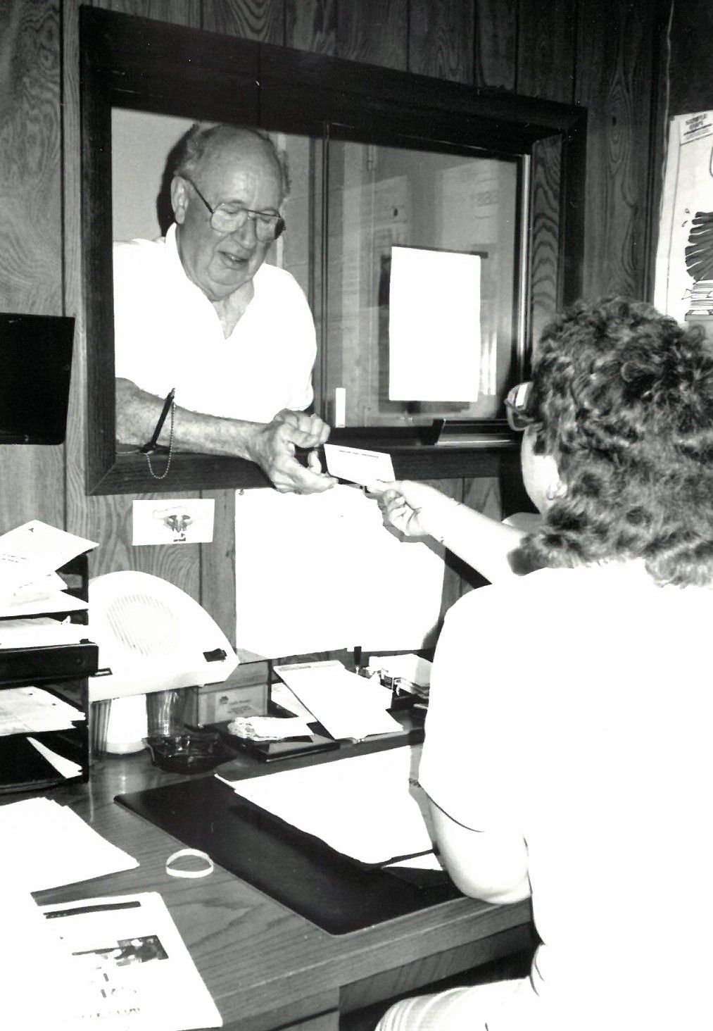 An agency partner picking up food